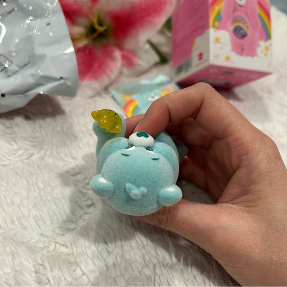 POP MART Wish Care Bears Colorful Hugs Figure with Star - Picture 4 of 10